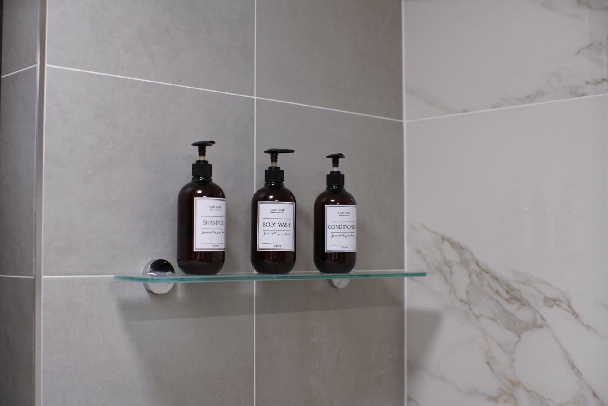 Holesovice Delight: Modern Comfort With A Twist In Prague 7 Eksteriør bilde