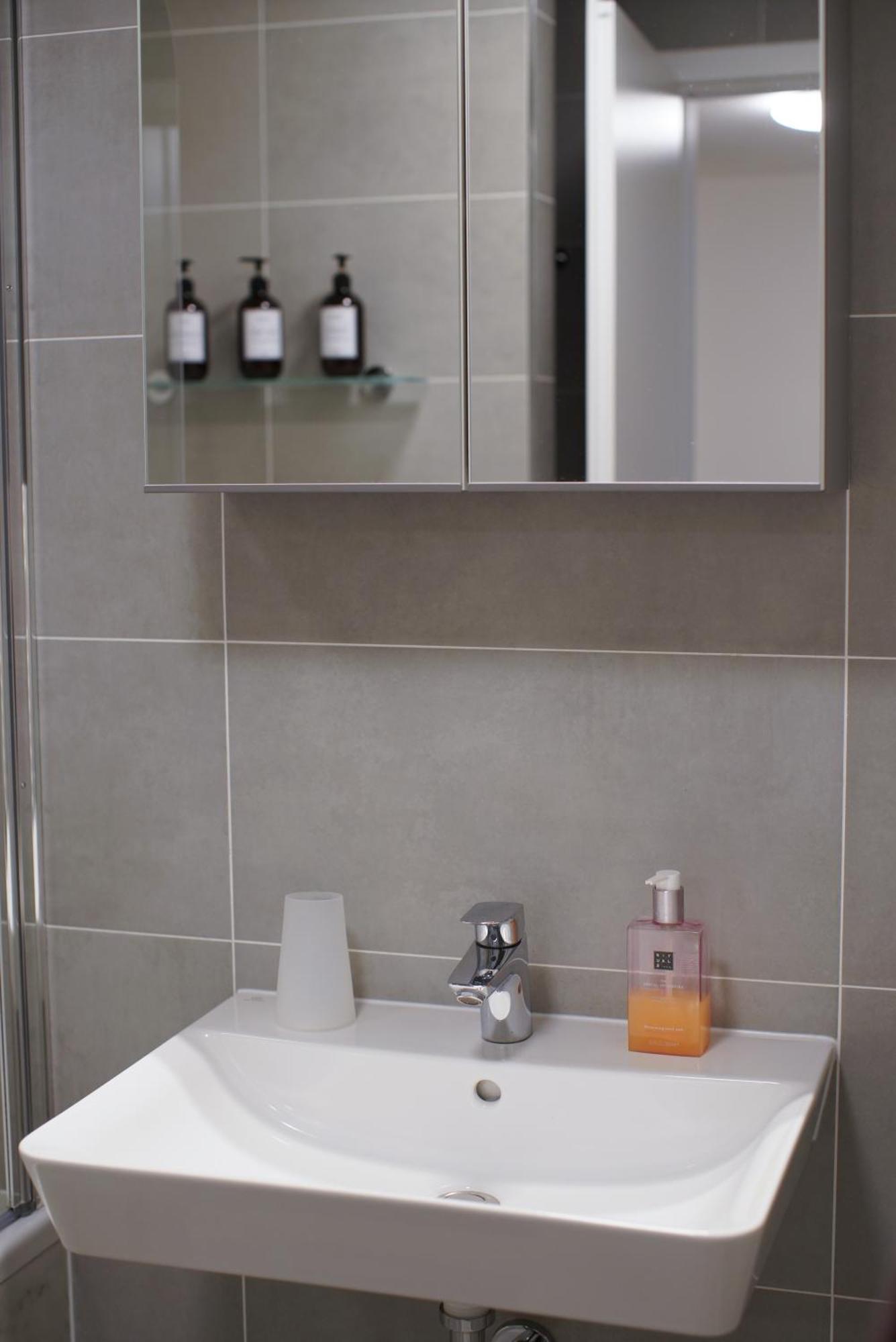 Holesovice Delight: Modern Comfort With A Twist In Prague 7 Eksteriør bilde